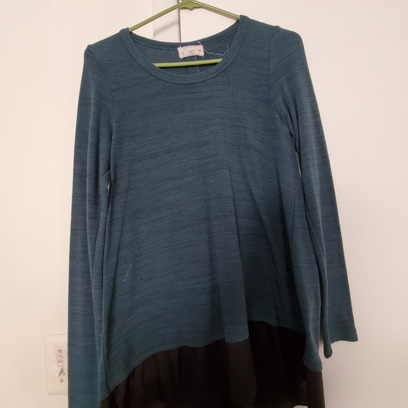 Green long sleeve flowy shirt - Picture 1 of 4